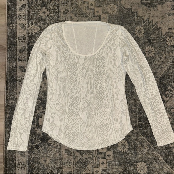 Lululemon Athletica White Patterned Long Sleeve Top - Picture 1 of 5